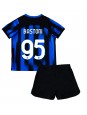 Inter Milan Alessandro Bastoni #95 Heimtrikotsatz für Kinder 2023-24 Kurzarm (+ Kurze Hosen)